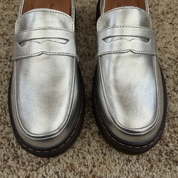 CLAYBLRG Women's Silver Metallic Slip On Penny Loafer Size 9 Womens NWOT - Picture 9 of 15